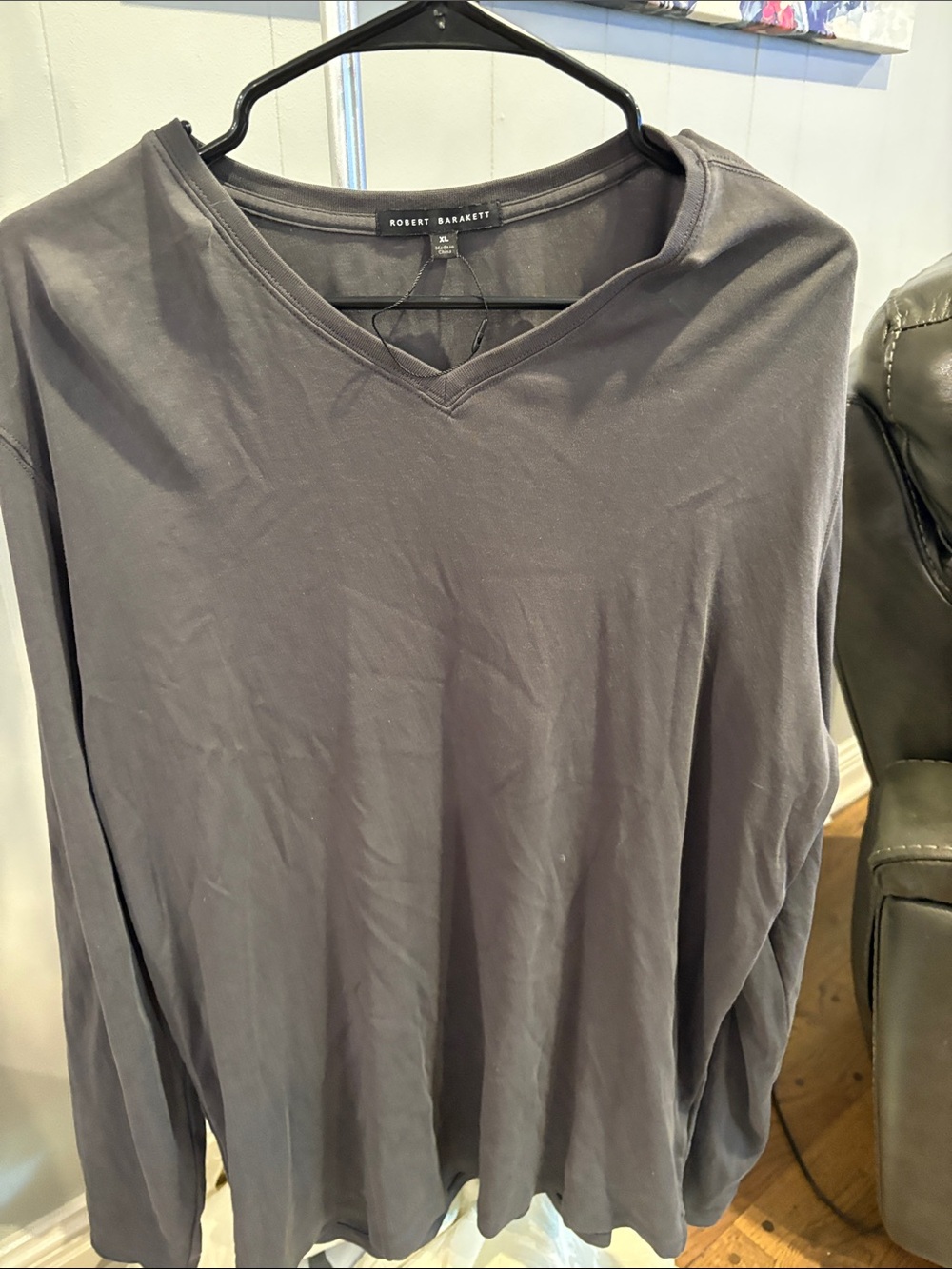 Robert Barakett Men's Long Sleeve V-Neck Shirt - Charcoal